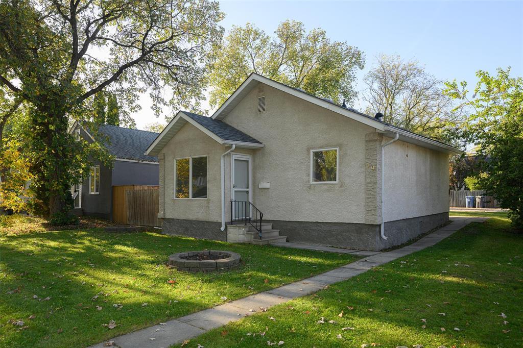 Property image for 19 kingswood Avenue|Winnipeg, Manitoba R2M0R2