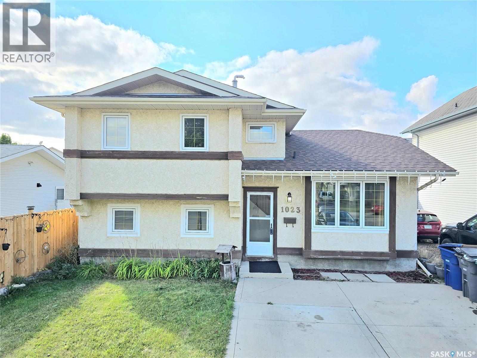 1023 Steeves AVENUE|Saskatoon, Saskatchewan S7L5N6