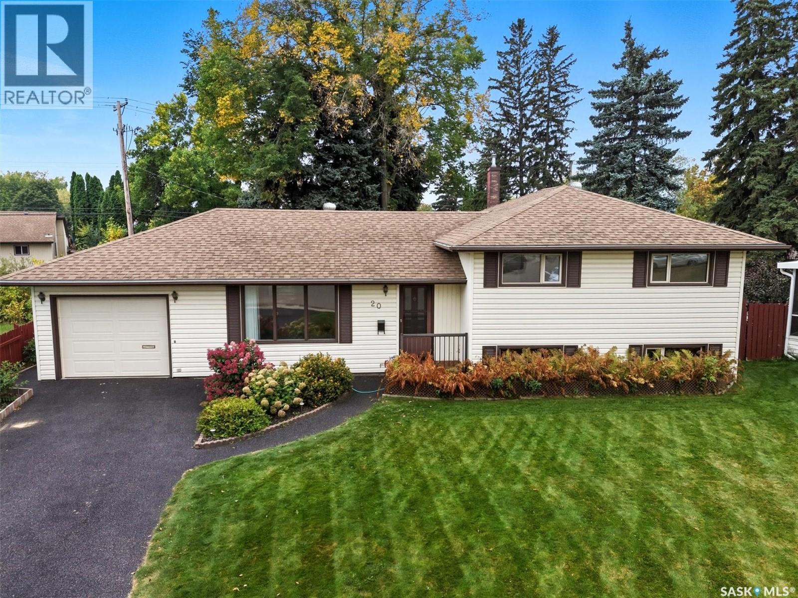 Property image for 20 MacDermid CRESCENT|Saskatoon, Saskatchewan S7J2R2