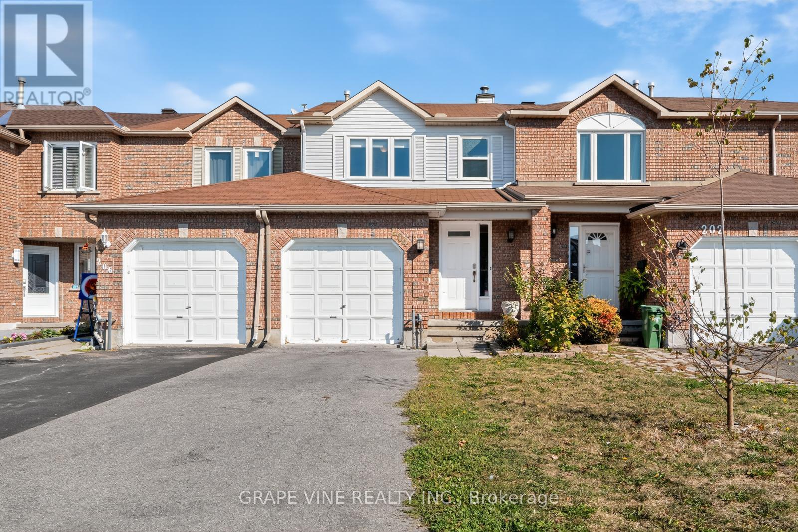 Property image for 204 HUNTERSWOOD CRESCENT|Ottawa, Ontario K1G5V1
