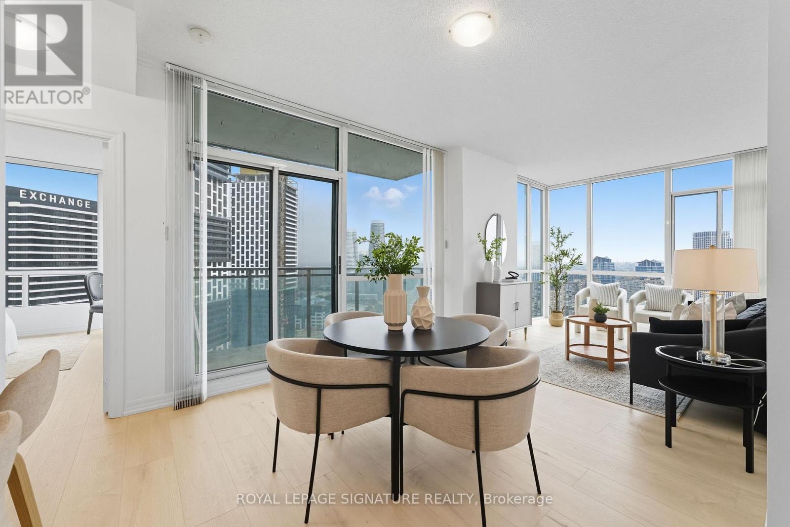 Primary image of 2702 - 220 BURNHAMTHORPE ROAD W|Mississauga (City Centre), Ontario L5B4N4