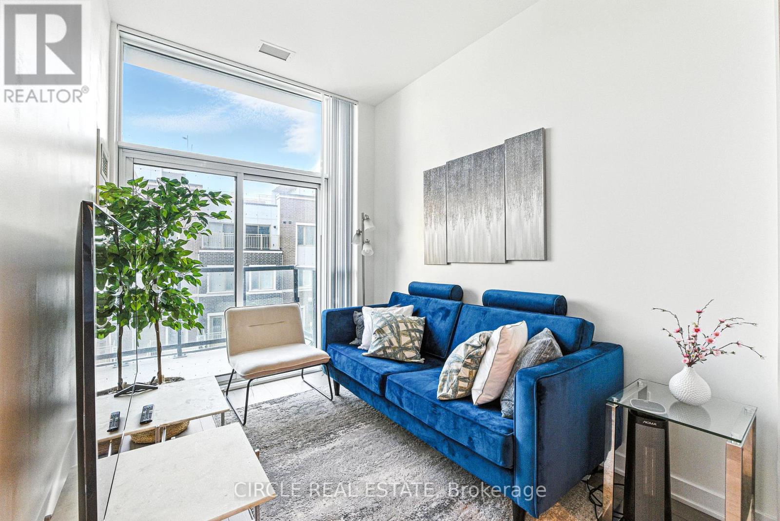 Property image for 201 - 60 HONEYCRISP CRESCENT|Vaughan (Vaughan Corporate Centre), Ontario L4K0N5