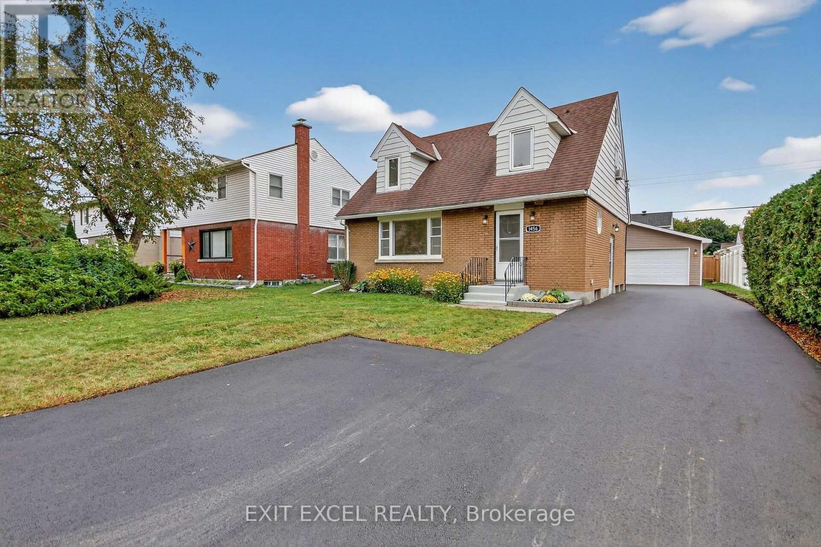 1456 LAROSE AVENUE|Ottawa, Ontario K1Z7X8