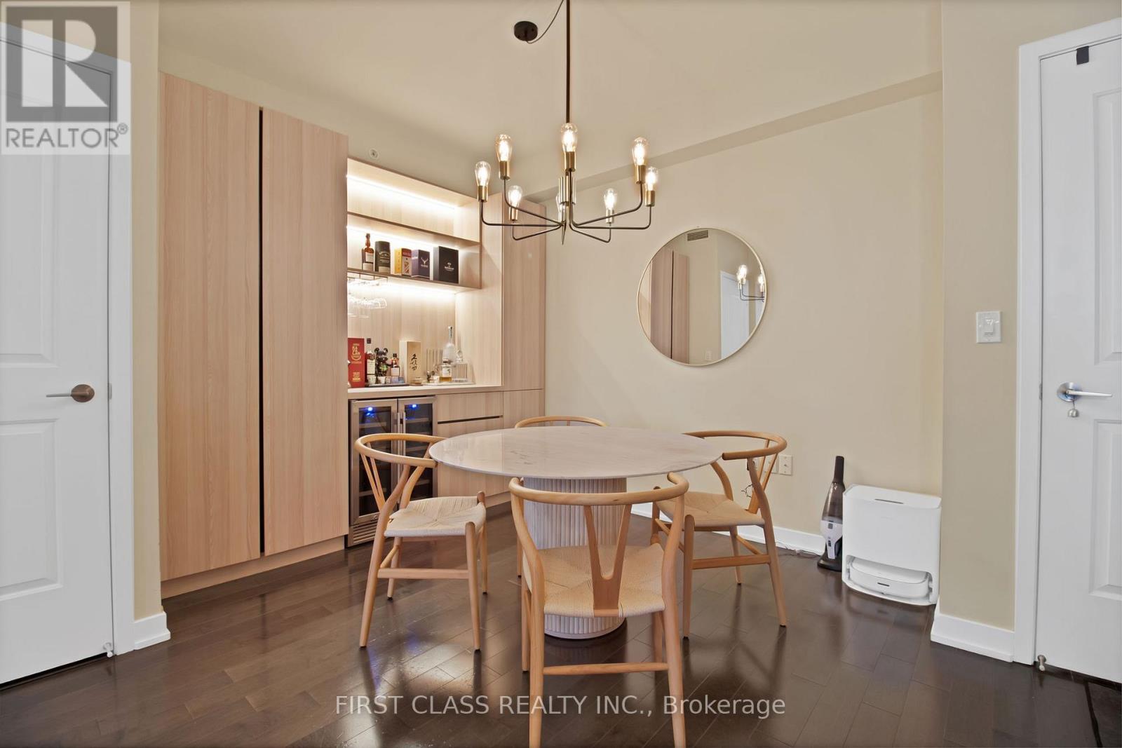 Property image for 3309 - 1 THE ESPLANADE AVENUE|Toronto (Waterfront Communities), Ontario M5E0A8