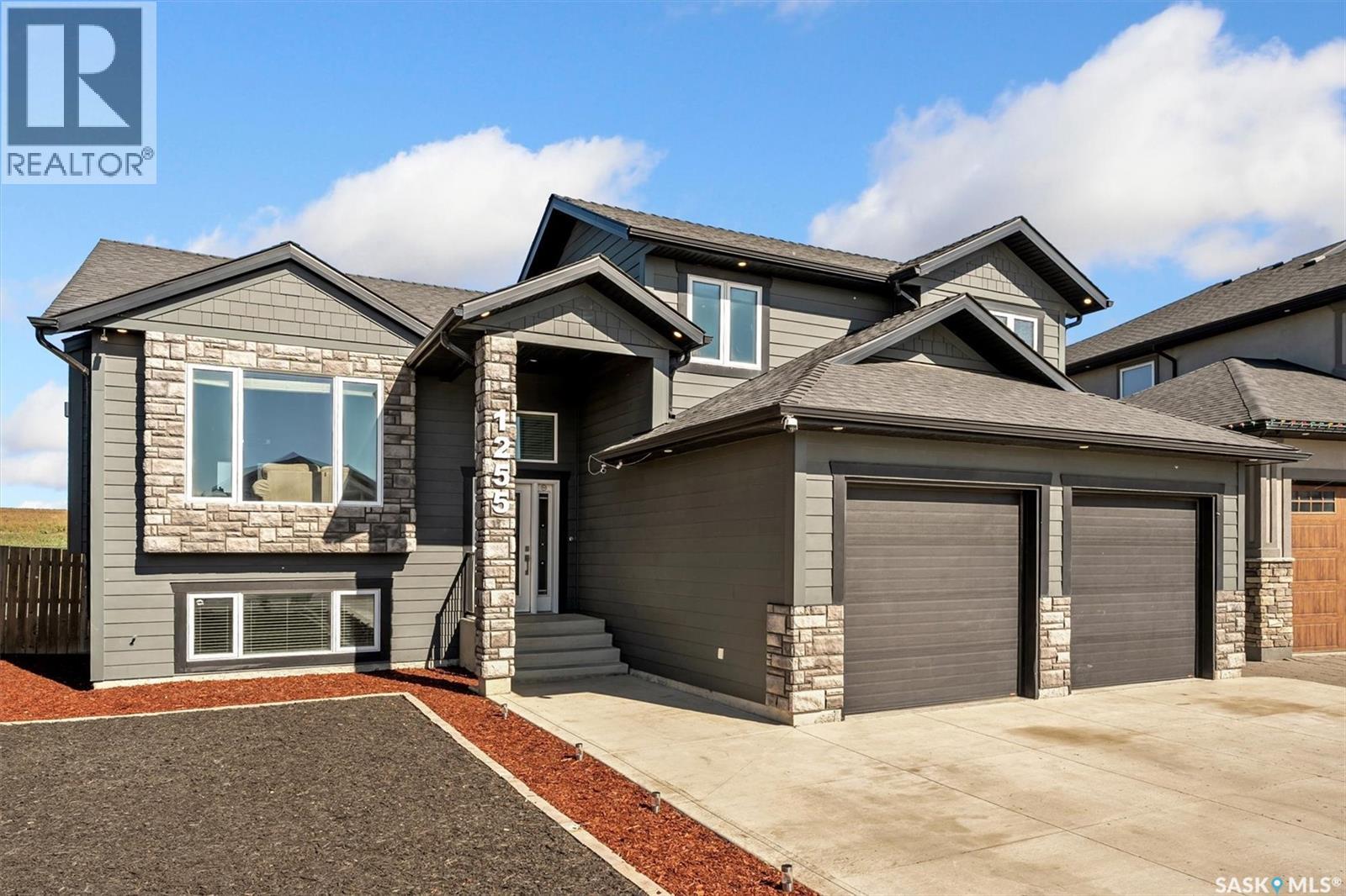 Property image for 1255 Hargreaves WAY|Saskatoon, Saskatchewan S7L0A1
