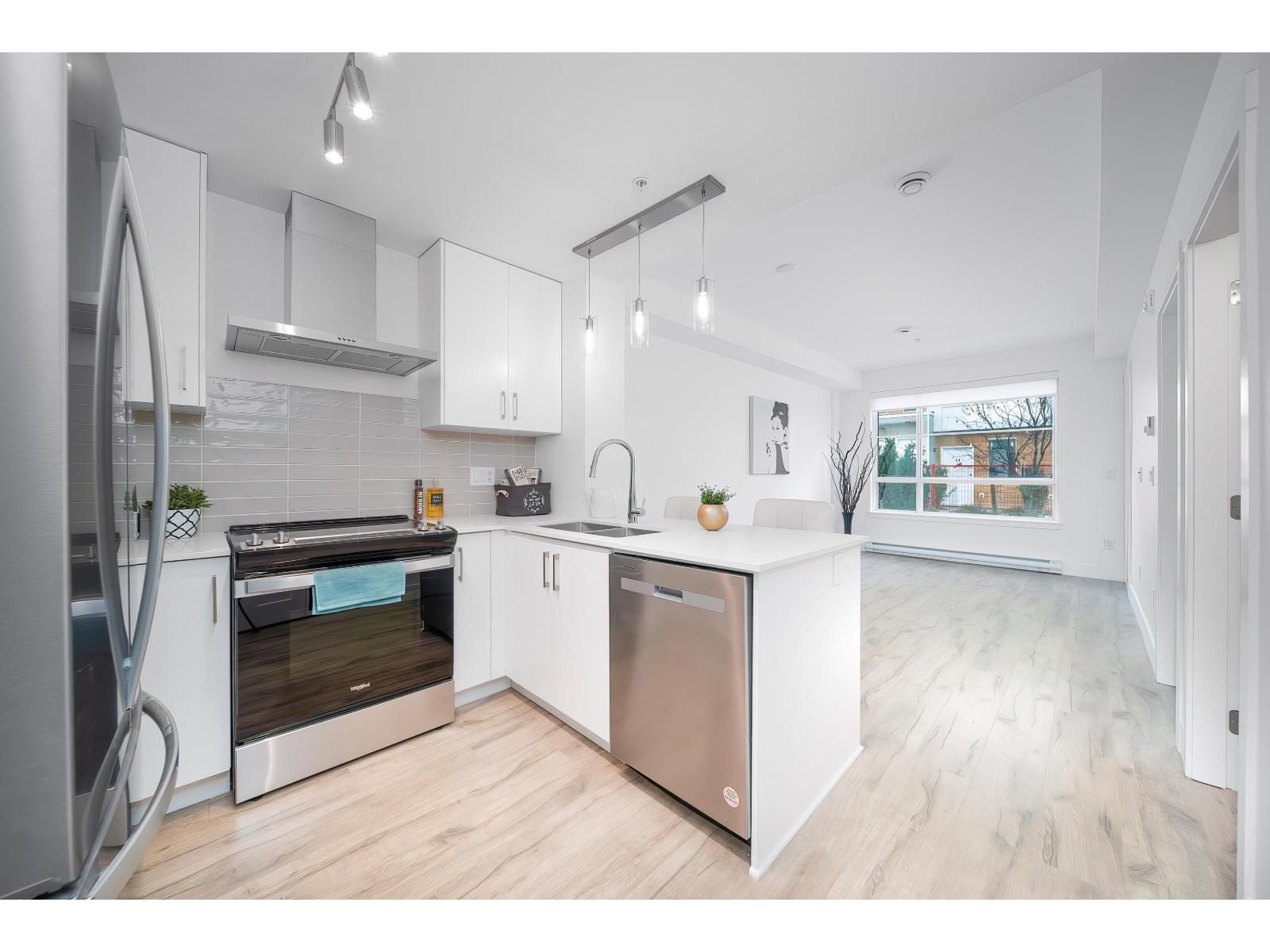 Property image for 113 6338 KING GEORGE BOULEVARD|Surrey, British Columbia V3X1E9