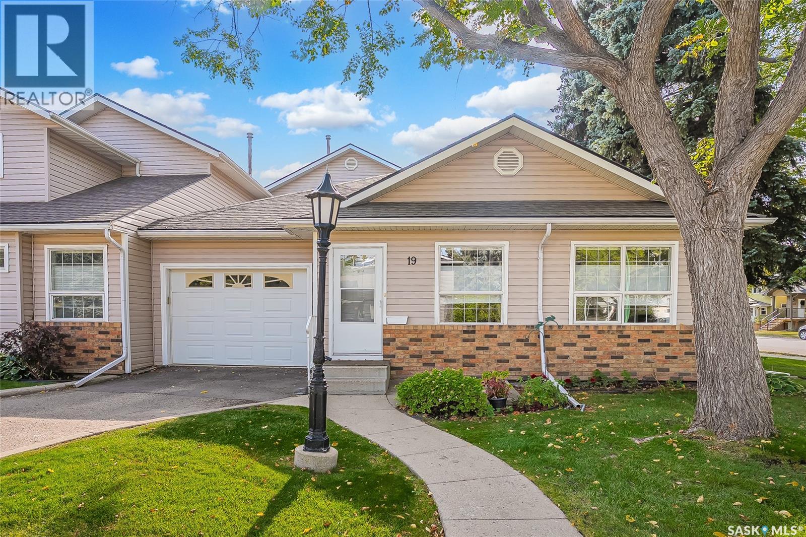 19 102 WILLOW STREET E|Saskatoon, Saskatchewan S7J0C2