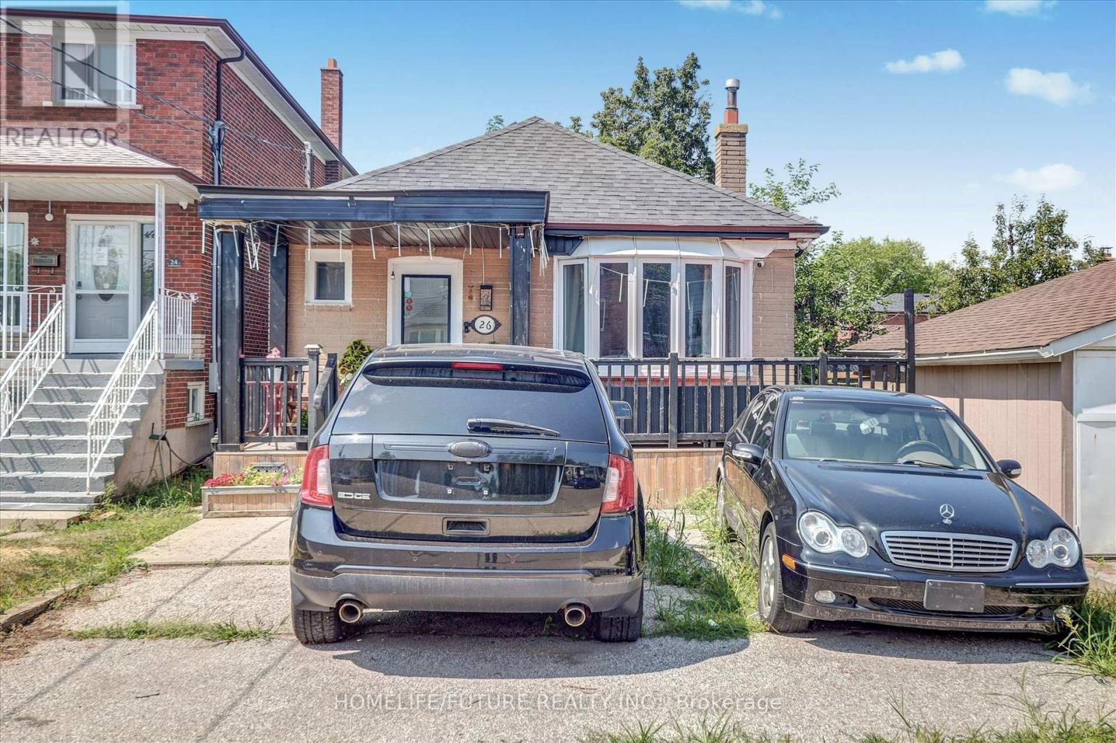 Property image for 26 NORTH BONNINGTON AVENUE|Toronto (Clairlea-Birchmount), Ontario M1K1X2