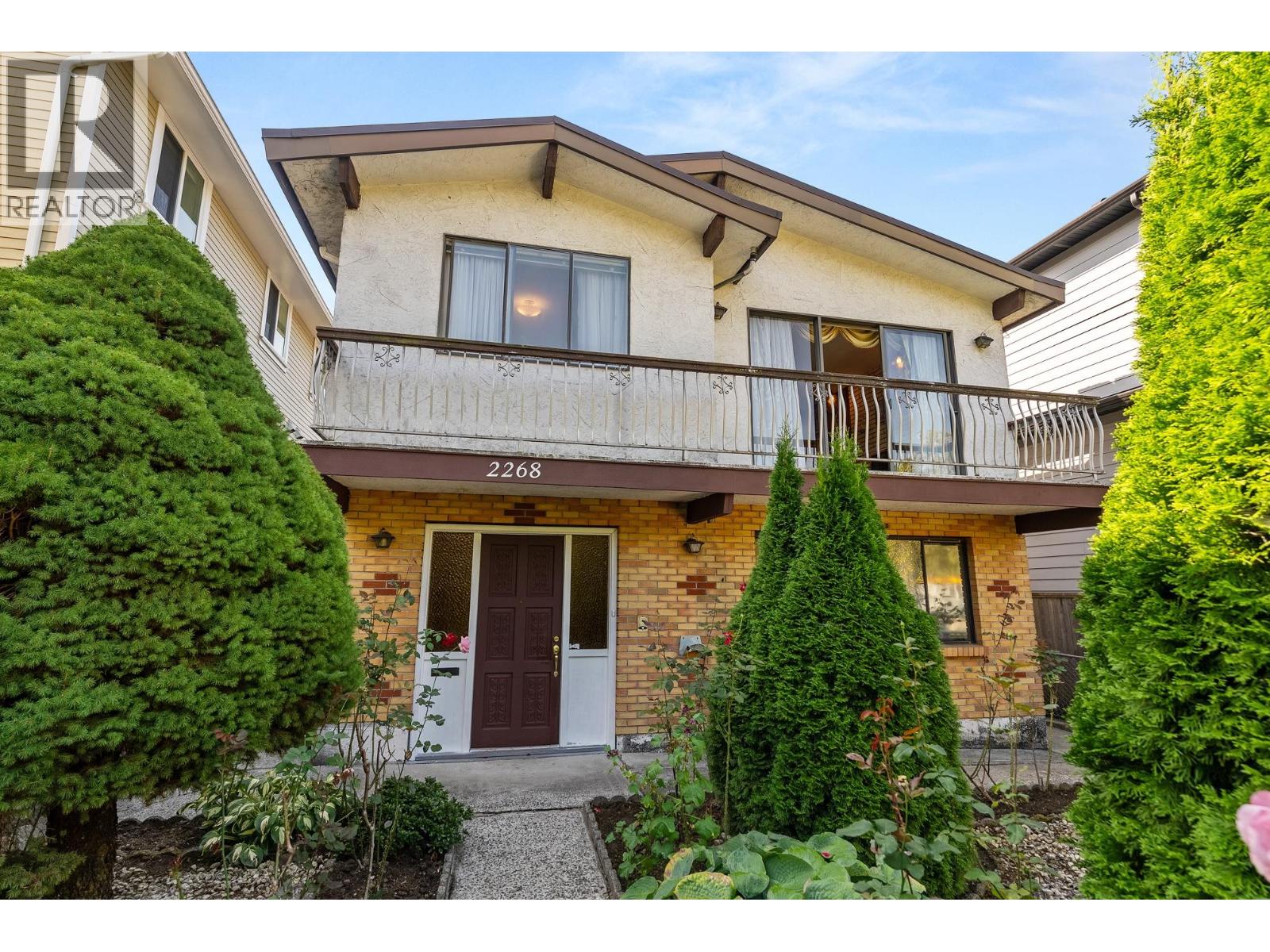 2268 WENONAH STREET|Vancouver, British Columbia V5N2Z6