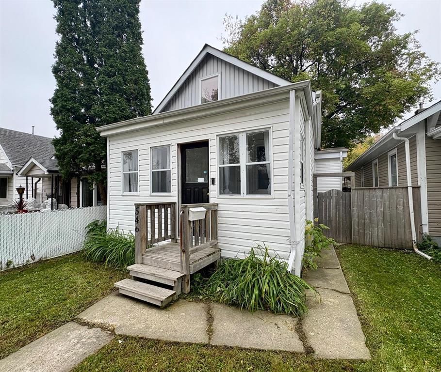 Property image for 546 Larsen Avenue|Winnipeg, Manitoba R2K1R6