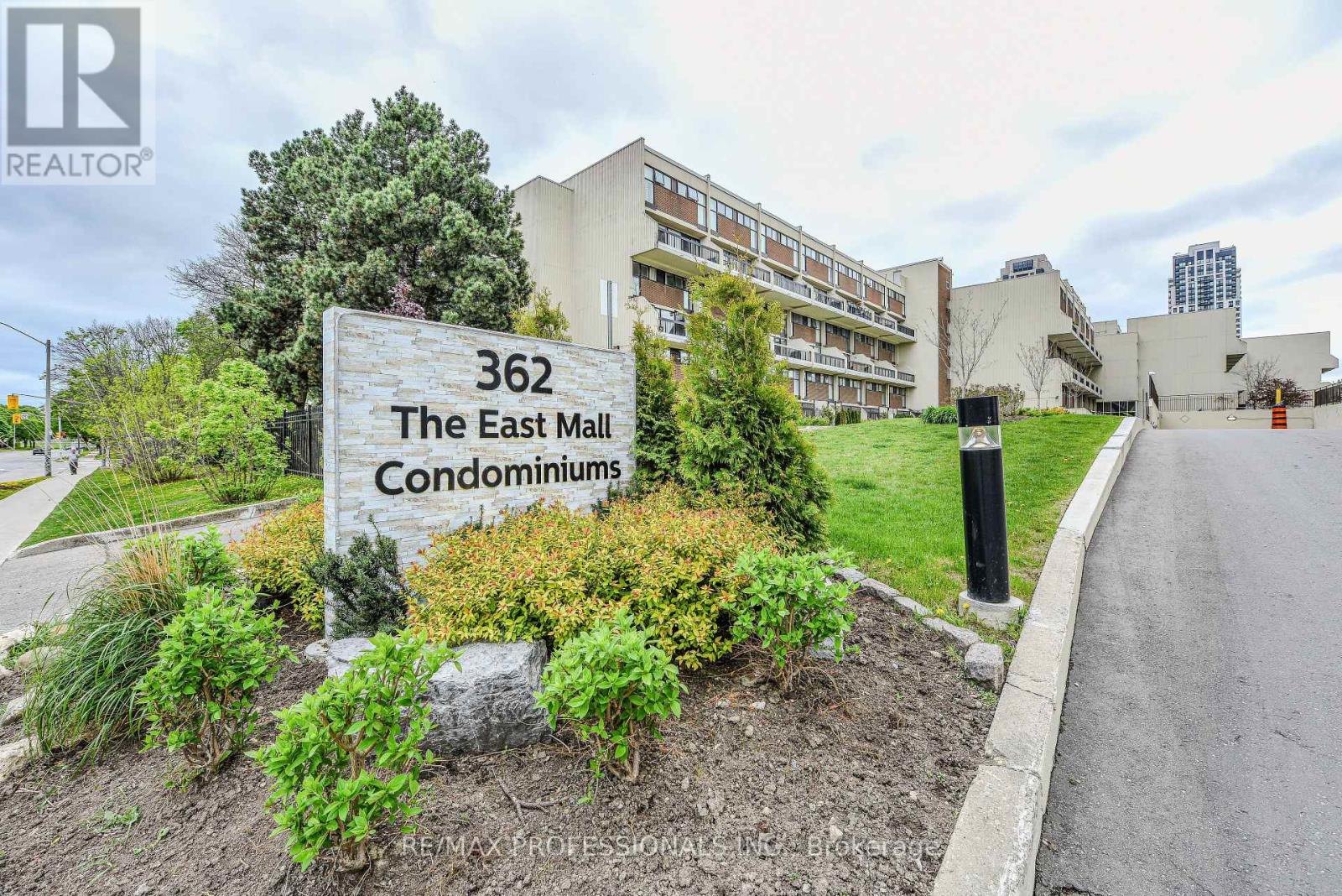 Primary image of 302 - 362 THE EAST MALL|Toronto (Islington-City Centre West), Ontario M9B6C4
