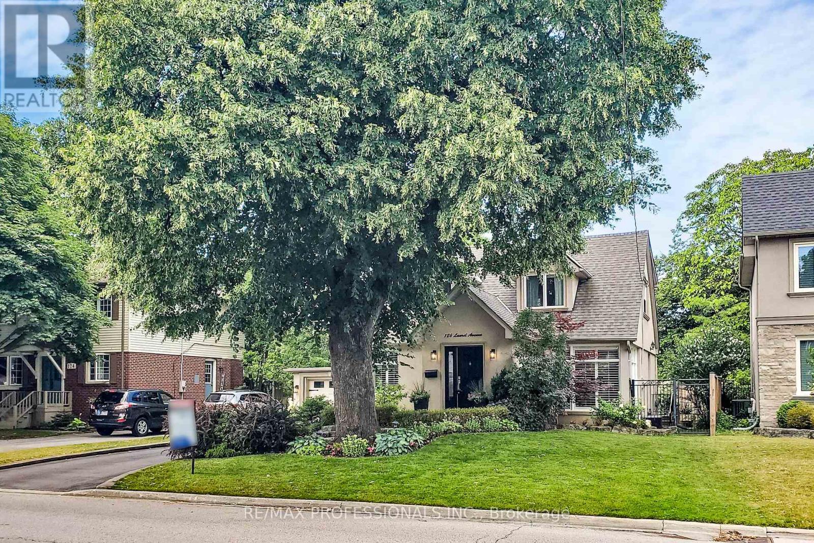 Primary image of 126 LAUREL AVENUE|Toronto (Islington-City Centre West), Ontario M9B4T6