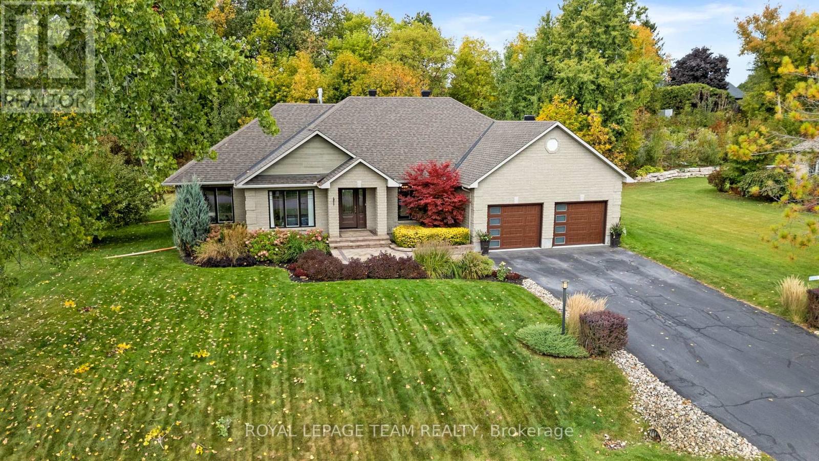 Property image for 6903 TWIN LAKES AVENUE|Ottawa, Ontario K4P1P1
