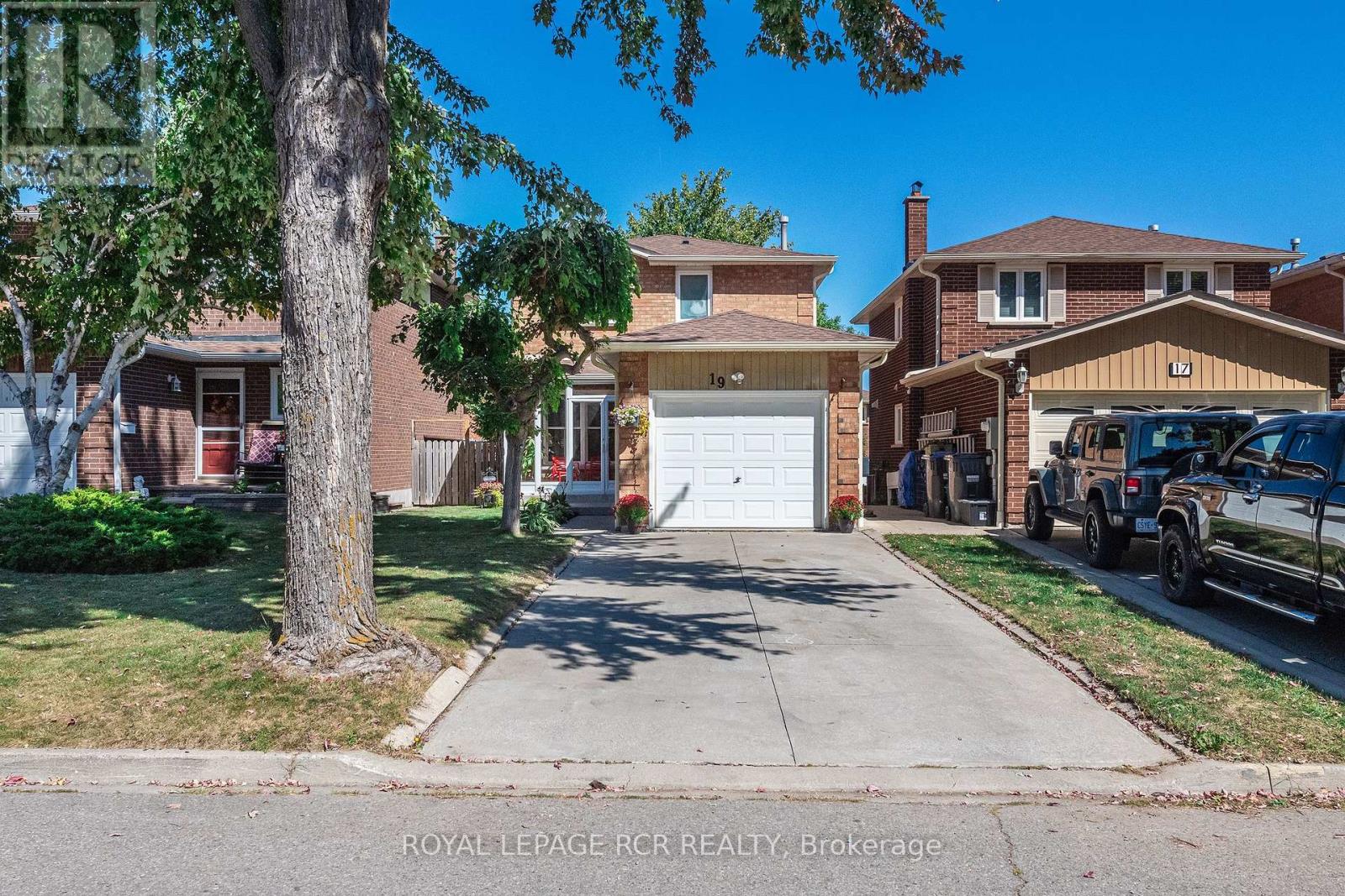 Property image for 19 SHENSTONE AVENUE|Brampton (Heart Lake West), Ontario L6Z2Y9