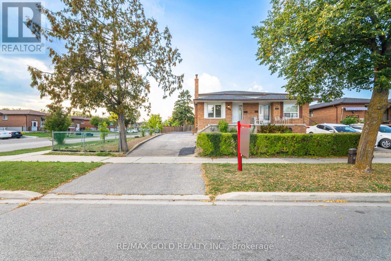 Primary image of 3309 JOLLIFFE AVENUE|Mississauga (Malton), Ontario L4T1V6