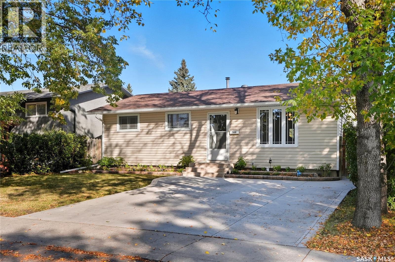 266 Lloyd CRESCENT|Saskatoon, Saskatchewan S7L4Z1