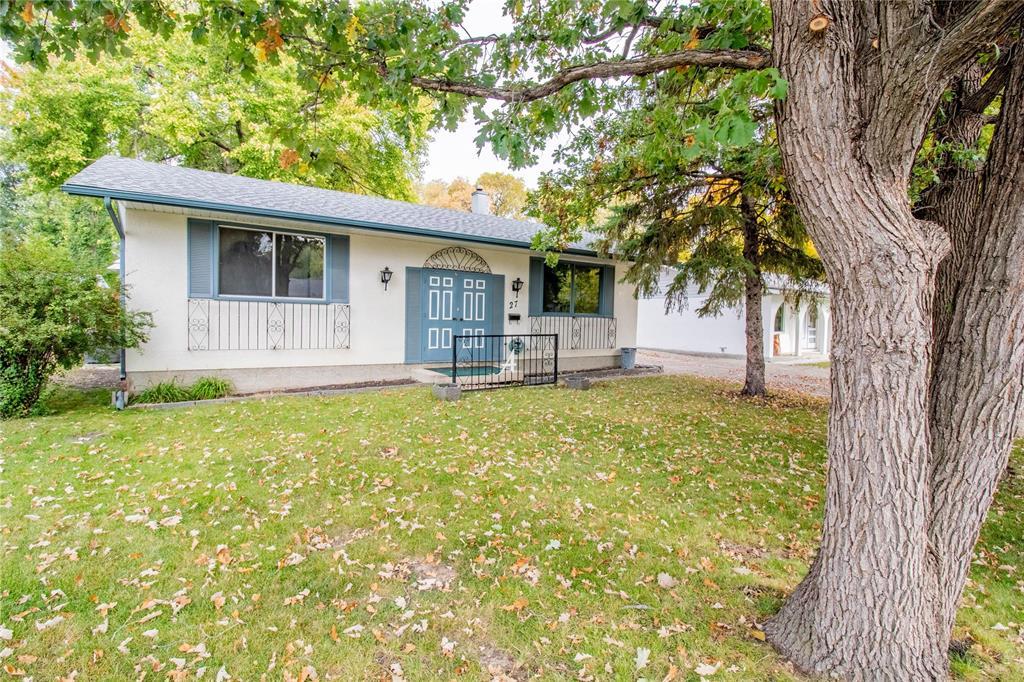 Property image for 27 Oakridge Bay|Winnipeg, Manitoba R2M4G8