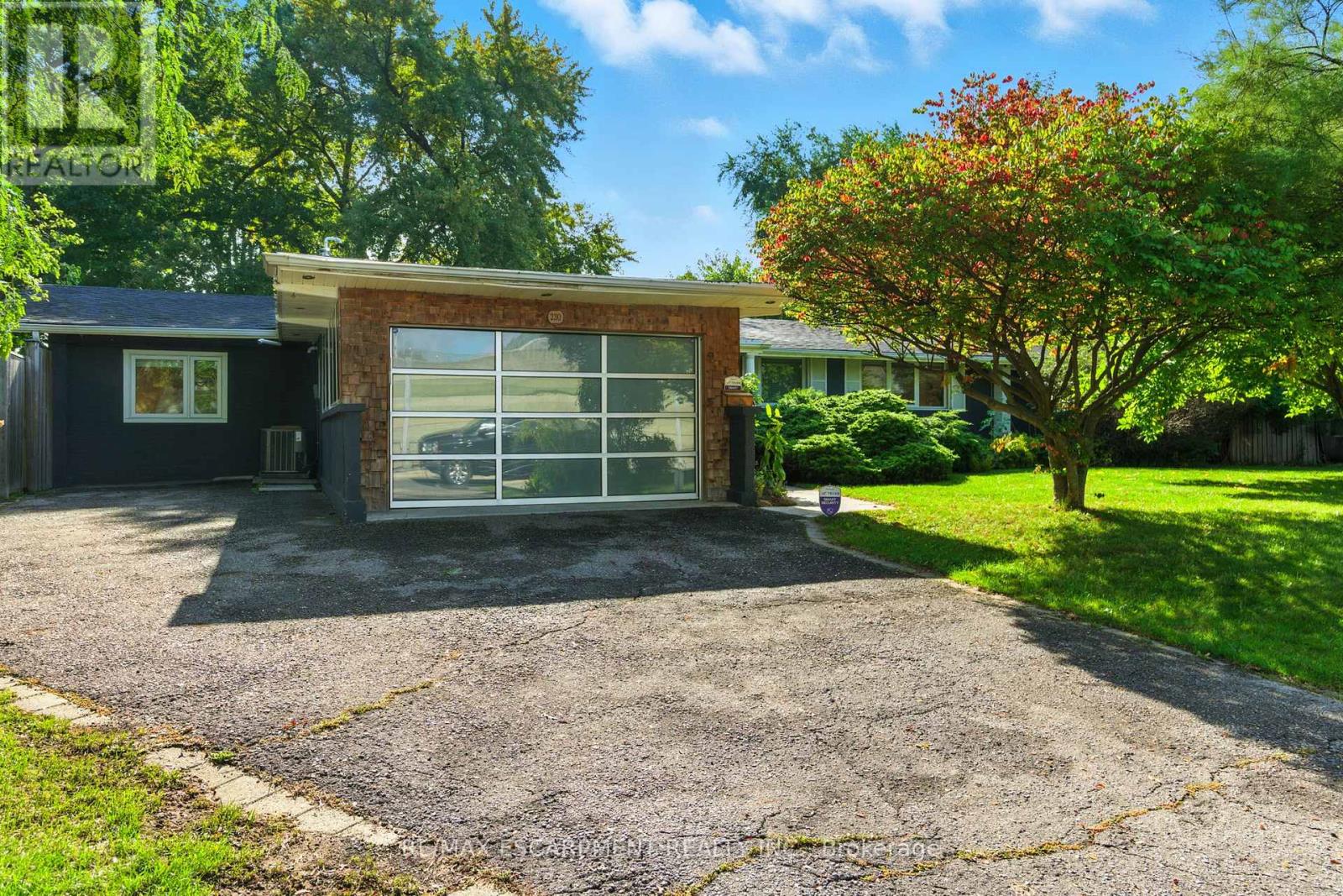 Primary image of 230 SOUTH SERVICE ROAD|Mississauga (Mineola), Ontario L5G2S1