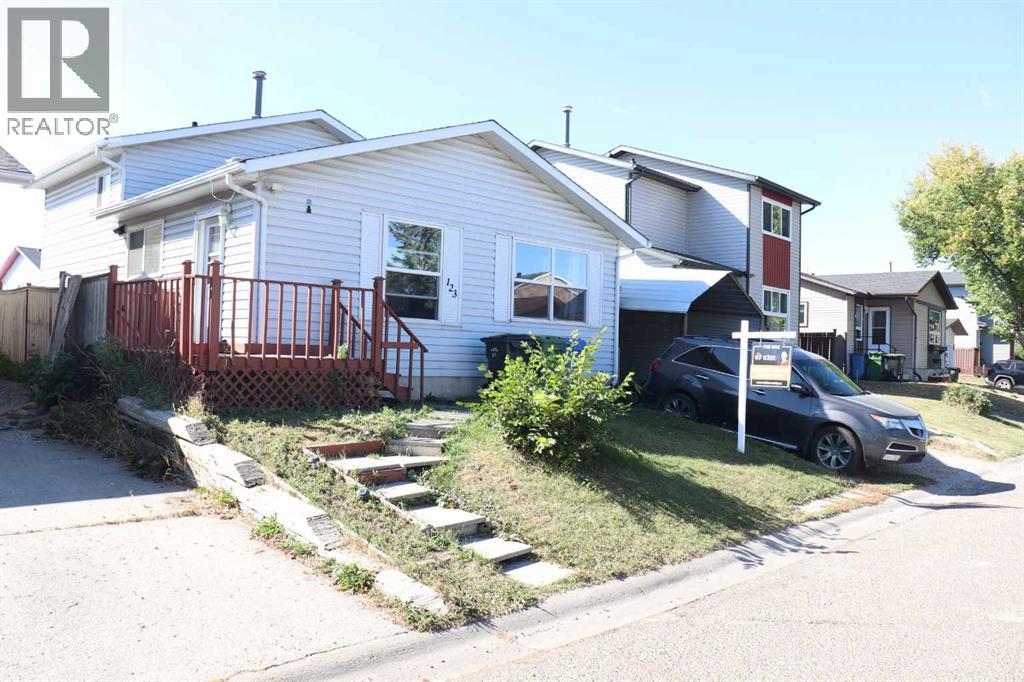 123 Castleglen Road NE|Calgary, Alberta T3J1P2