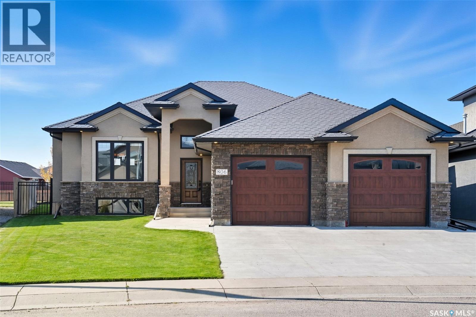 Property image for 806 Gillies CRESCENT|Saskatoon, Saskatchewan S7V0C2