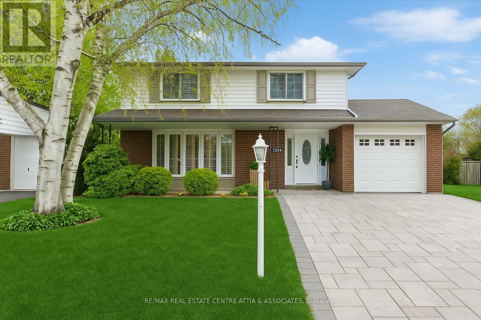 1334 STRATHY AVENUE|Mississauga (Lakeview), Ontario L5E2L2