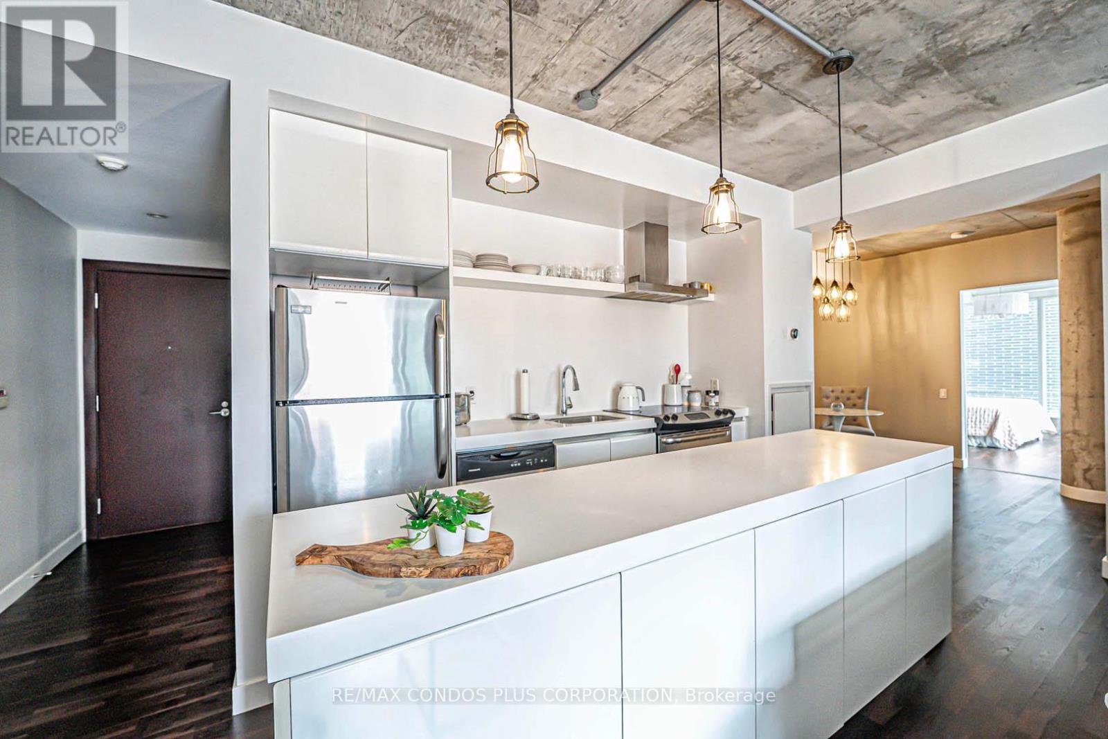 Property image for 424 - 75 PORTLAND STREET|Toronto (Waterfront Communities), Ontario M5V2M9
