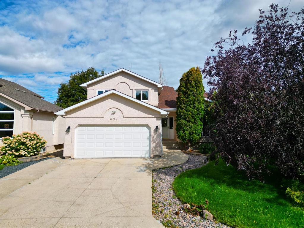 Property image for 692 Bairdmore Boulevard|Winnipeg, Manitoba R3T5T6