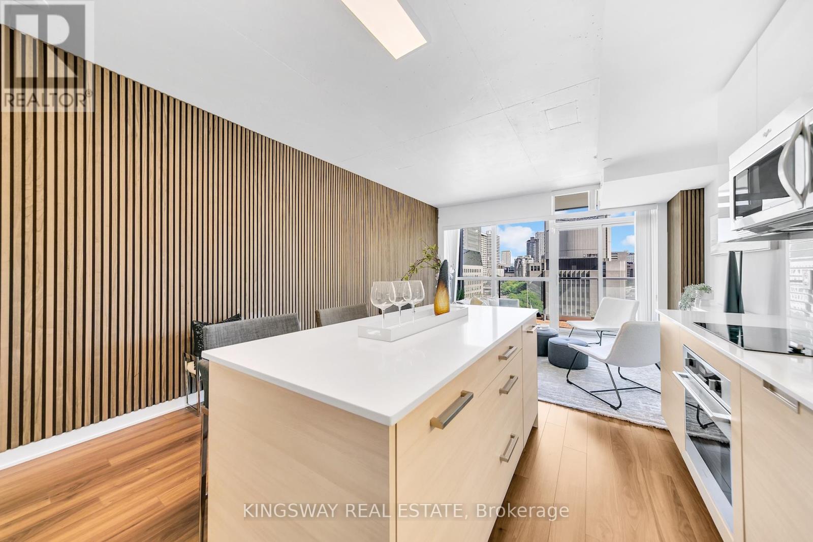 Property image for 911 - 210 SIMCOE STREET|Toronto (Kensington-Chinatown), Ontario M5T0A9
