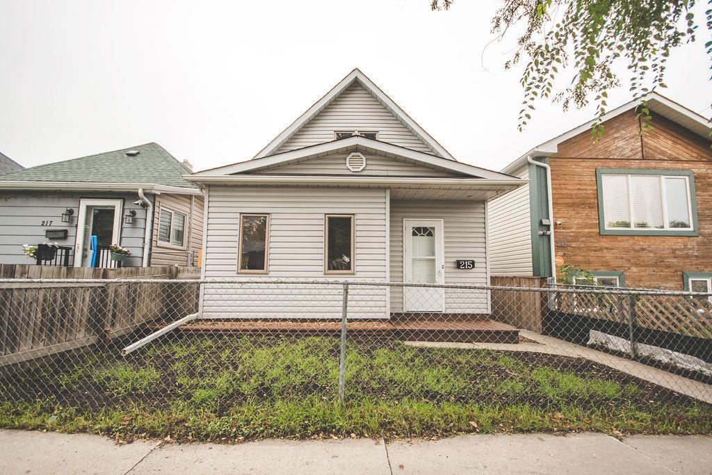 215 Kilbride Avenue|Winnipeg, Manitoba R2V0Z9
