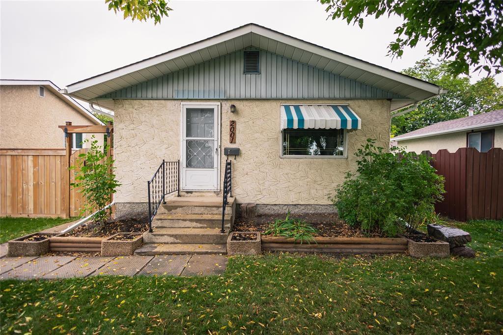 Property image for 2001 Selkirk Avenue|Winnipeg, Manitoba R2R1R5