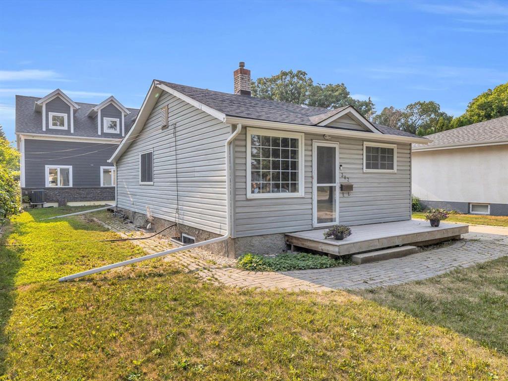 Property image for 382 Thompson Drive|Winnipeg, Manitoba R3J3E6