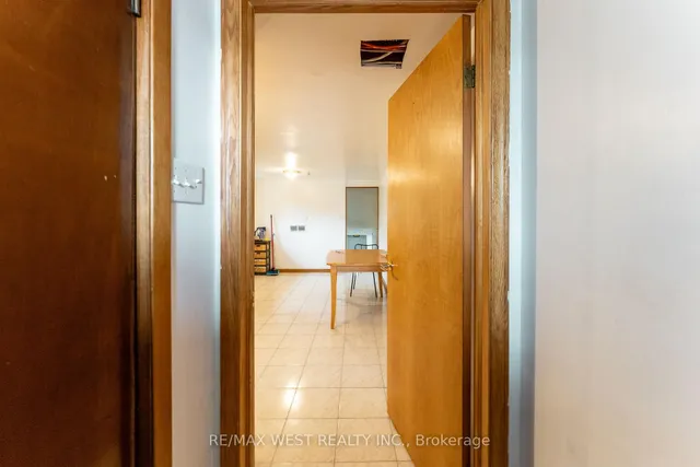 Additional image 34 of 330 Pellatt Ave