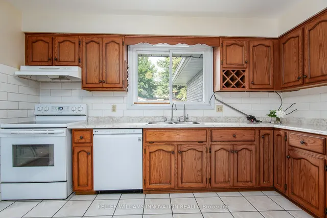 Additional image 16 of 64 Sabrina Cres