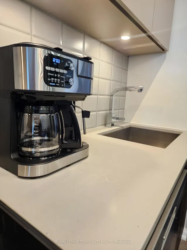 Additional image 27 of 4208 Dundas St Unit 610