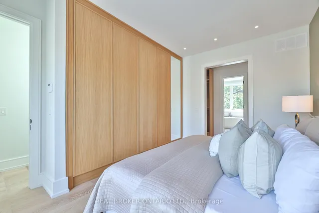 Additional image 27 of 273 Grace St