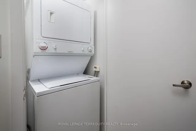 Additional image 27 of 25 Capreol Crt Unit 303