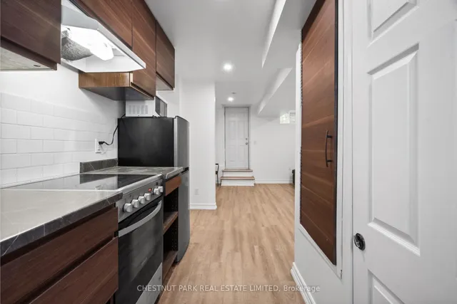 Additional image 39 of 371 Howland Ave