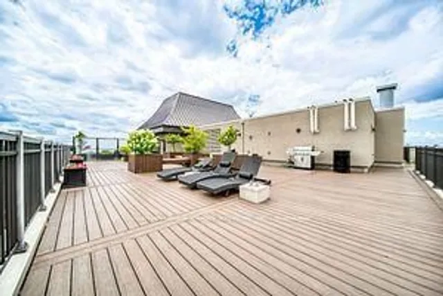 Additional image 29 of 3563 Lake Shore Blvd Unit 212