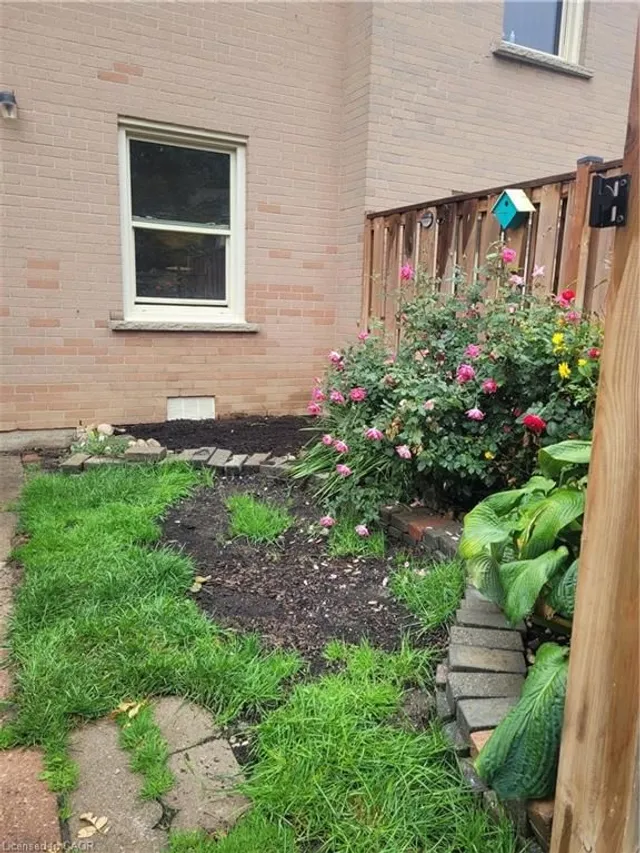 Additional image 17 of 27 Queenston Dr