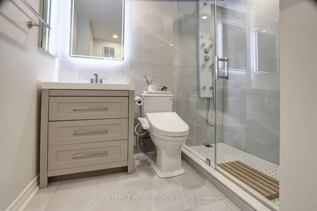 Additional image 19 of 600 Queens Quay Unit 633