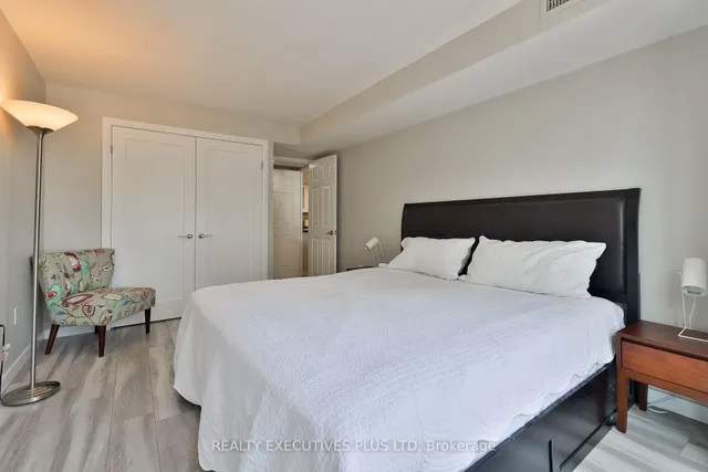 Additional image 17 of 701 King St Unit 811