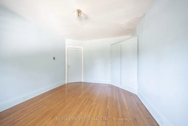 Additional image 18 of 24 Queens Ave