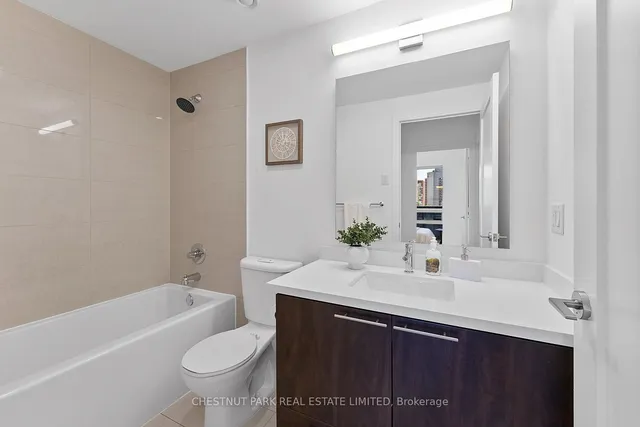 Additional image 19 of 70 Roehampton Ave Unit 719