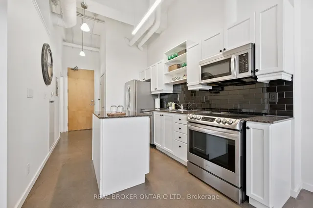 Additional image 13 of 404 King Street West St Unit 128