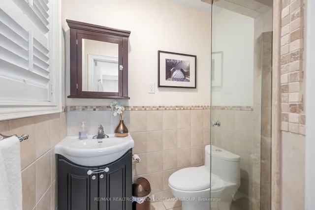 Additional image 20 of 122 Collinson Blvd