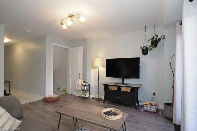 Additional image 7 of 55 Mooregate Cres Unit 12A