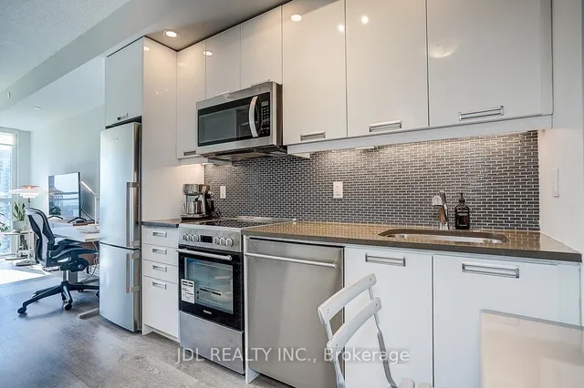 Additional image 10 of 99 John St Unit 3702
