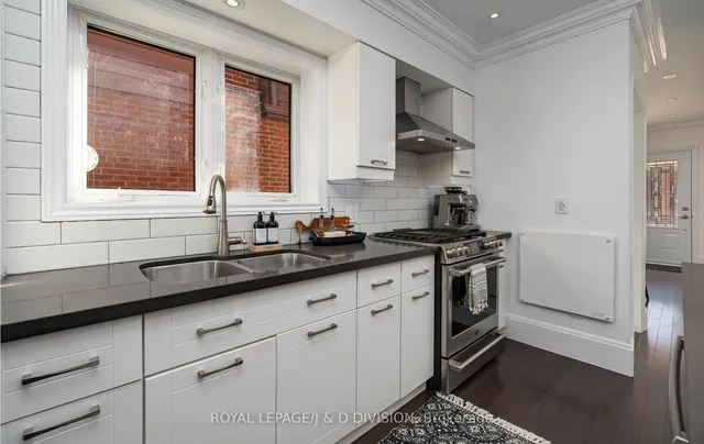 Additional image 15 of 151 Forman Ave