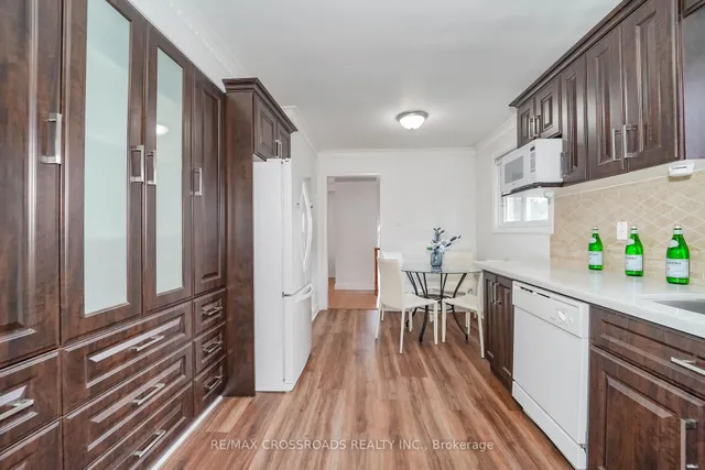 Primary image of 8 Topaz Gate