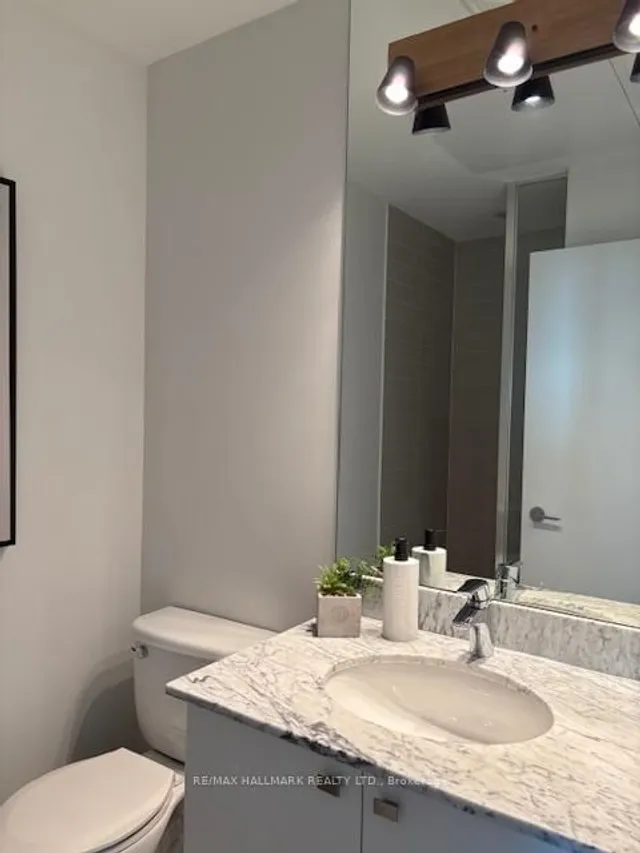 Additional image 24 of 51 East Liberty St Unit 1215